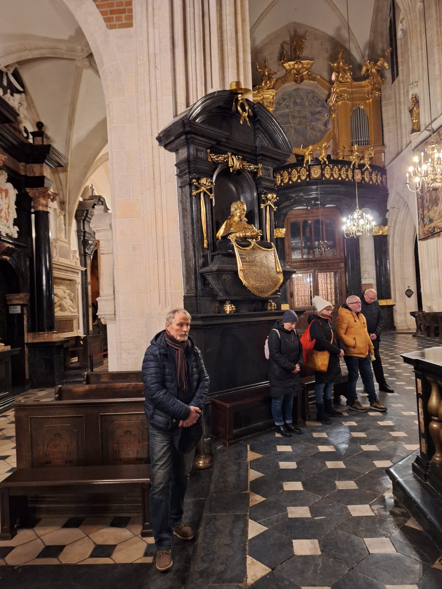 b1966fd8-84ae-44f4-8e90-935e74d904ed